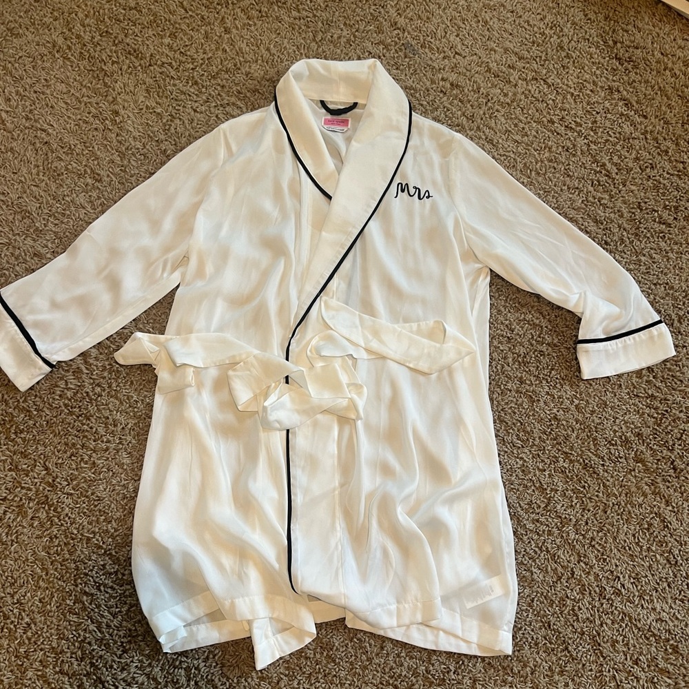 Kate Spade “Mrs” White Robe Size XS/S